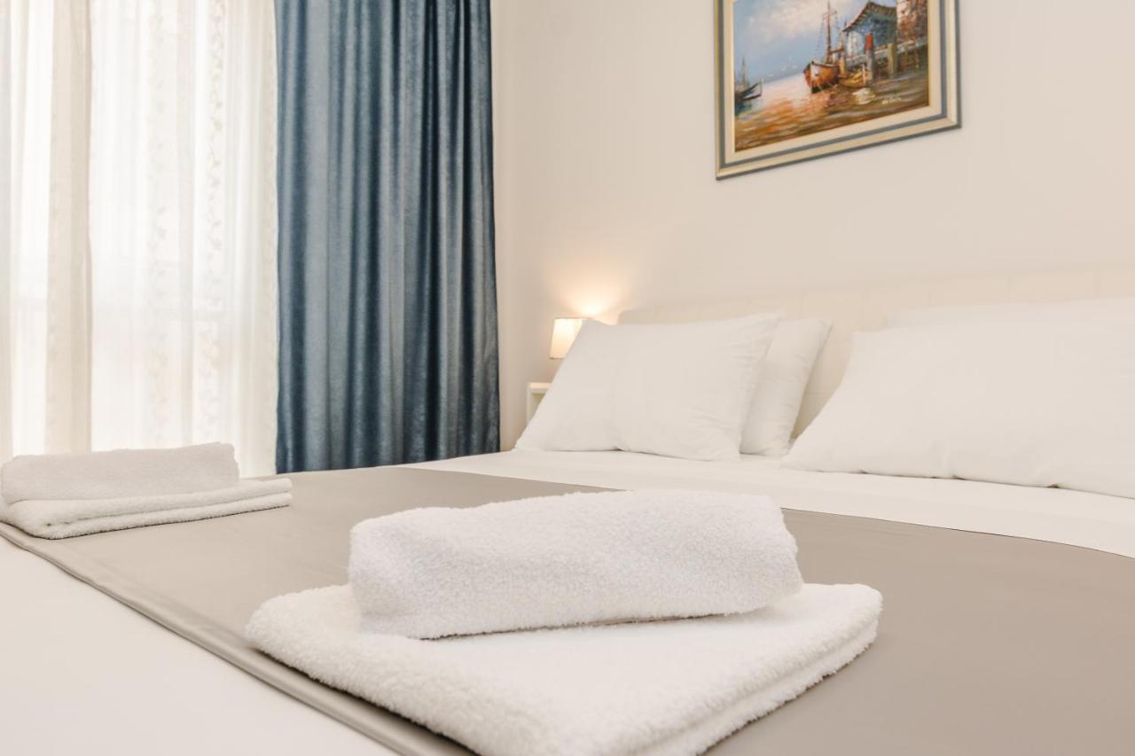Neva Room With Private Bathroom Zadar Exterior foto